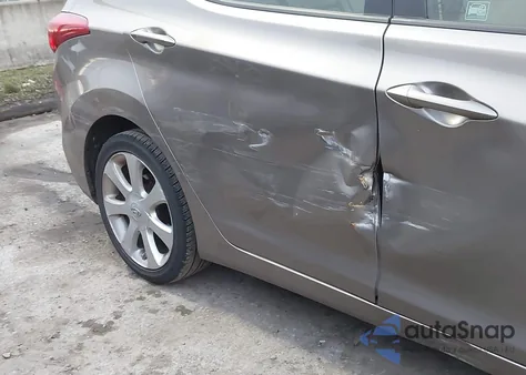 2011 Hyundai Elantra Limited z USA, uszkodzony, nr VIN 5NPDH4AE1BH012725